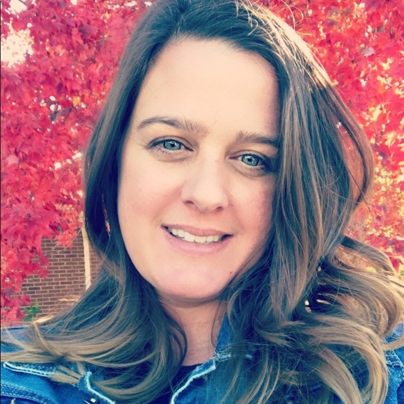 Meet your Posher, Julie - Picture 1 of 1